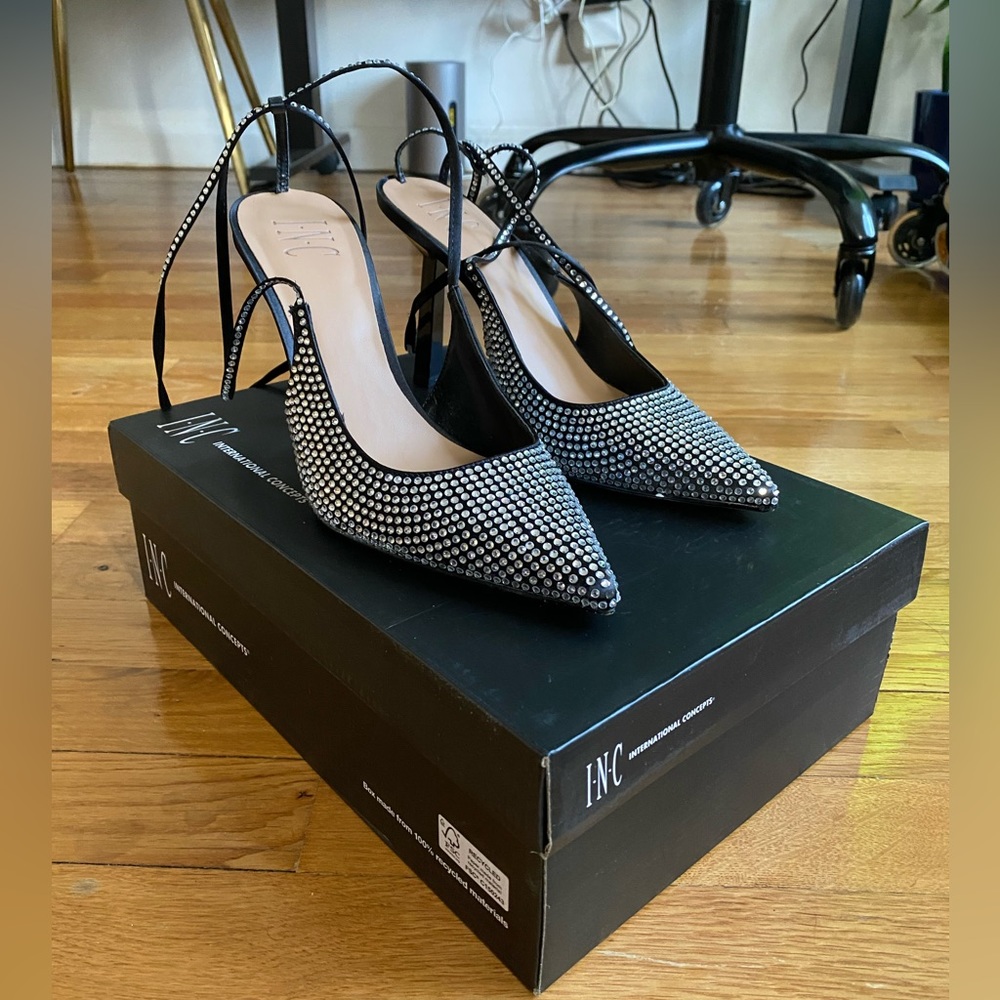 Sandaze Ankle-Tie Pointed Pumps size 8